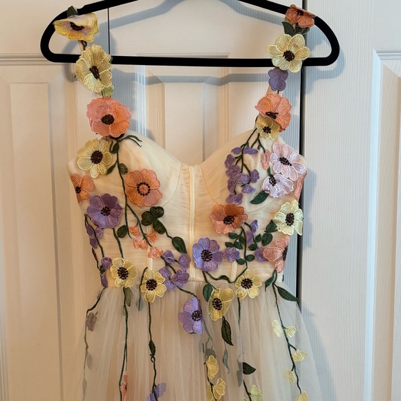 Floral Embroidered Tulle Dress - Picture 2 of 4
